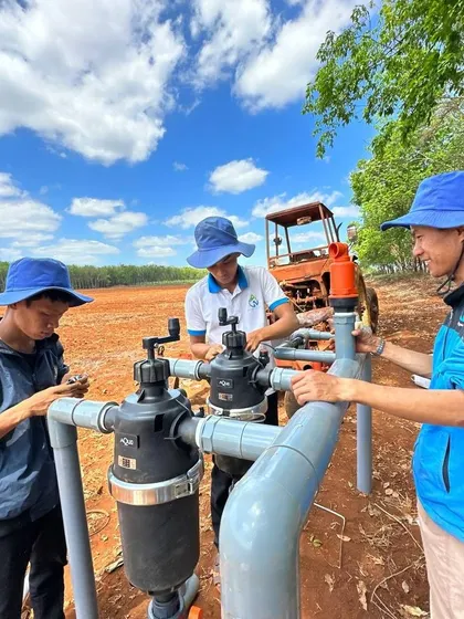 Our team in Vietnam installing a semi-automatic disc and screen filter system. These products are designed to reduce manual labor by preventing clogging and ensuring smooth water distribution.