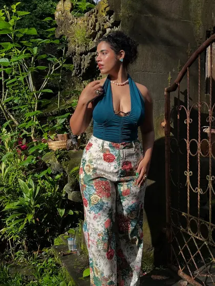 Another beautiful shot in the golden hour light. I always advise my clients on the best colors to wear for photos depending on their destination.