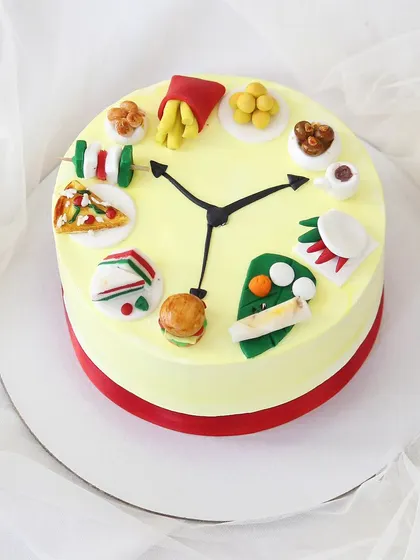 It's always food o'clock for a true foodie. This fun cake is designed like a clock, with each hour marked by a different miniature, handcrafted edible food item like pizza, fries, and a burger.