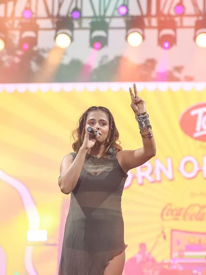 Shreya Jain flashing a peace sign to the crowd. I look for these small gestures that show the artist's personality and connection with her fans.