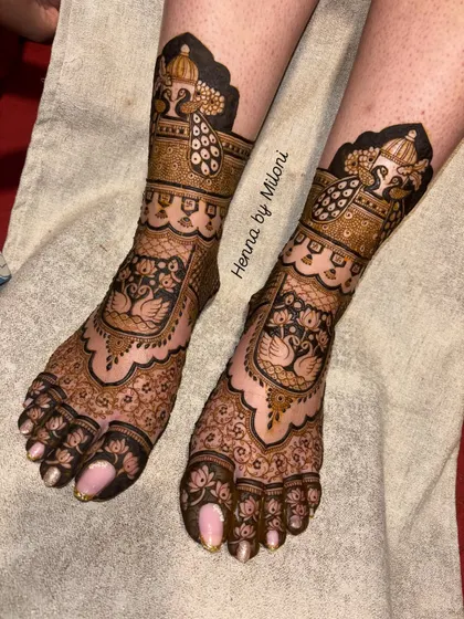 Bridal mehendi isn't just for hands. This is a full bridal foot design with elegant swan and peacock figures, ensuring every detail is perfect from head to toe for your special day.