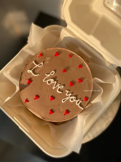 A simple and heartfelt "I love you" bento cake. This rich chocolate mini cake is perfect for anniversaries, Valentine's Day, or just because.