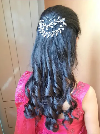 This hairstyle is all about creating soft, touchable curls that look natural and beautiful.