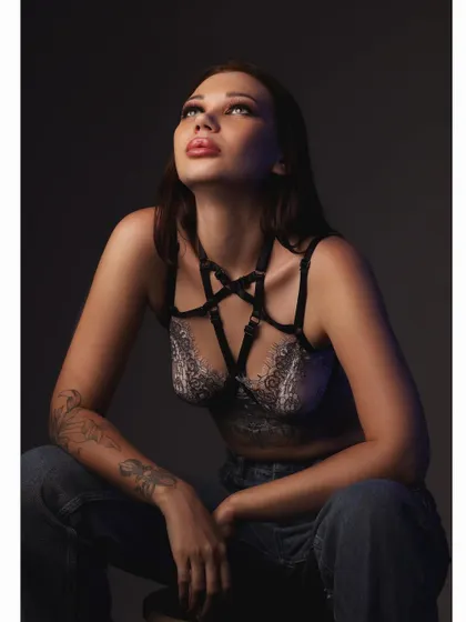 A contemplative pose, with the model looking up as if lost in thought. The lighting creates a soft yet dramatic mood, perfect for a storytelling portrait.