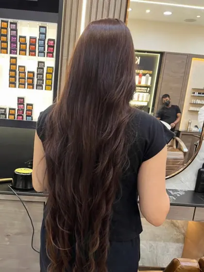 The "before" shot of very long hair, ready for a fresh global color application.