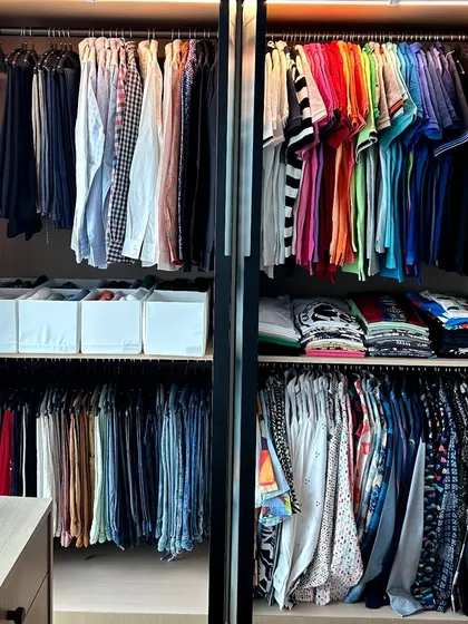 Even if your wardrobe only has shelves, you can create order. We use organizers and the file-folding method to optimize space and make all items clearly visible, as seen in this his-and-hers closet.