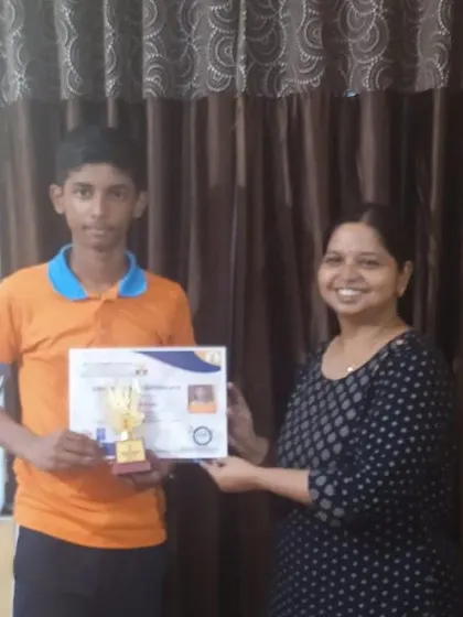 A student from Toranagallu, Bellary, proudly receives his trophy and certificate for his performance in the international competition. We celebrate every single achievement to build that 10X confidence.