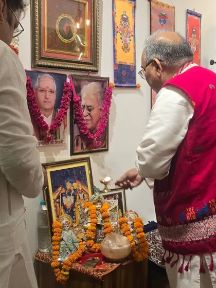 As is our tradition, the workshop began with the lighting of the lamp and paying respects to the great masters of music.