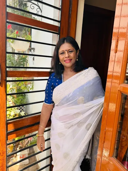 Here I am celebrating Navratri in a stunning white Banarasi saree with a contrasting royal blue designer blouse. A simple yet elegant combination.