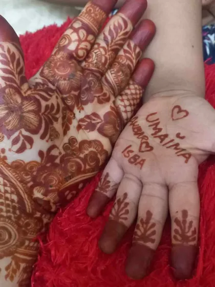 A fresh stain on my hand and a little something for my niece. It's so fun to do mehendi for the little ones too.