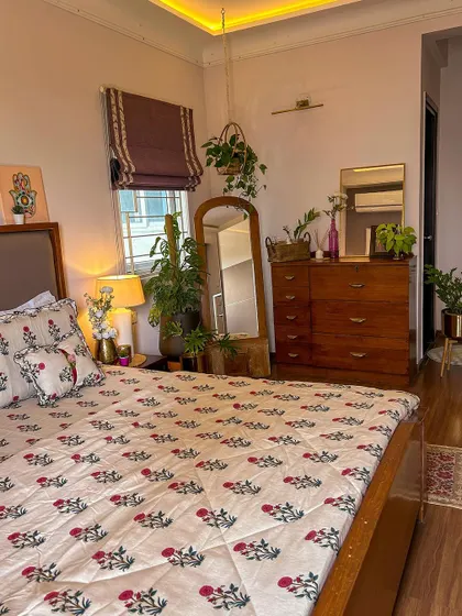 A duplicate of 194, highlighting the beautiful wooden furniture.