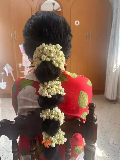 A classic bubble braid, with each section wrapped in a thick arrangement of fresh jasmine flowers.