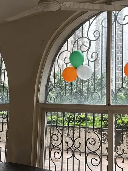 Matching balloon decorations across multiple windows to maintain a consistent theme throughout the event space.