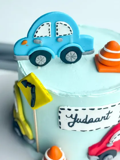 A close-up of the blue car topper and the personalized road sign.