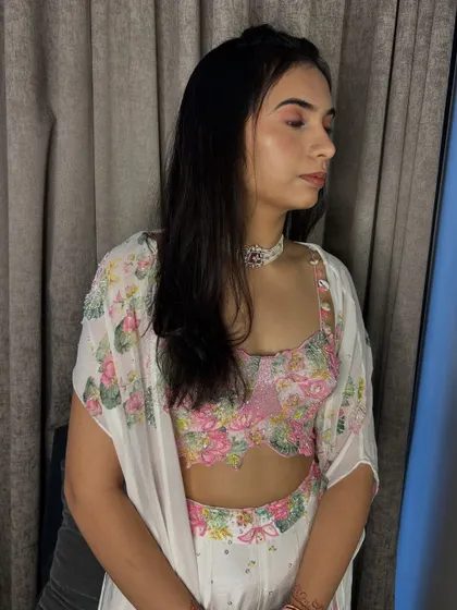 A close-up of the eye makeup for this guest look. I used soft pink and shimmery shades for a delicate and feminine feel.