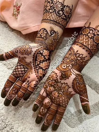 This design for a bride-to-be is a beautiful fusion of styles. It combines the elegance of peacocks with the softness of floral patterns and the intricacy of geometric jaali work.