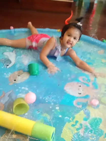 This little girl is having a great time exploring the textures and toys on our ocean-themed splash mat. It’s a wonderful sensory experience for toddlers.