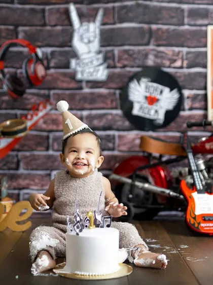 This little rockstar is ready for his first world tour, starting with this cake! Themed cake smashes, like this 'Born to Rock' setup, add a layer of personality to the celebration.