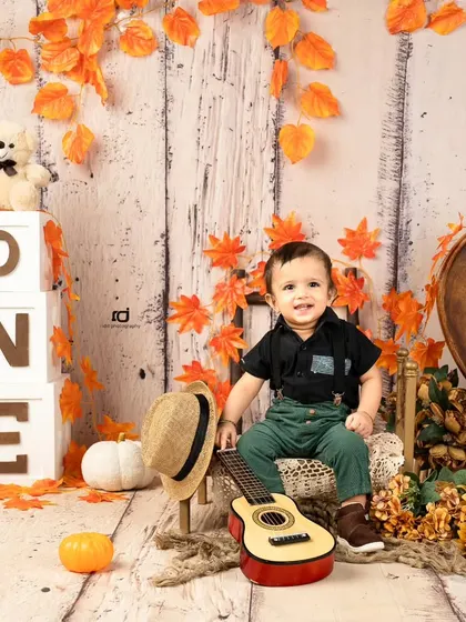 A wide shot of the entire autumn set, complete with a guitar, pumpkins, and teddy bears.