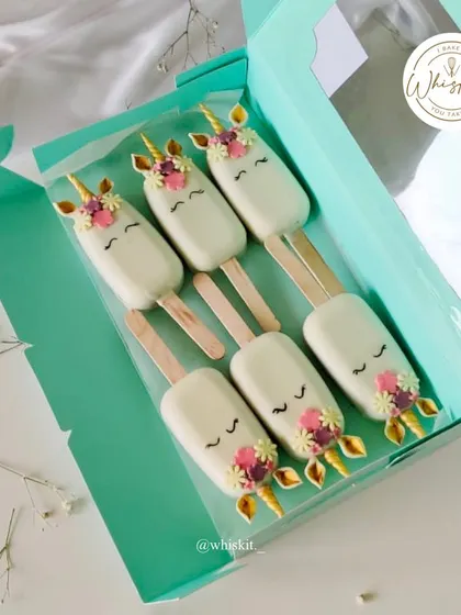 Adorable unicorn-themed cakesicles from a few years ago. It's fun to look back and see how my designs have evolved.