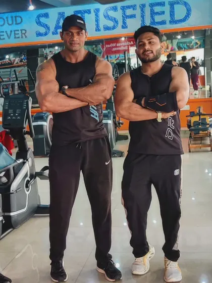Samay aur dhairya, do sabse bade yoddha hain. Apne client ke saath, jo ab ek dost hai.
