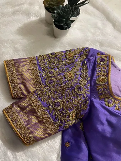 This is the kind of detail that makes a bridal outfit unforgettable.