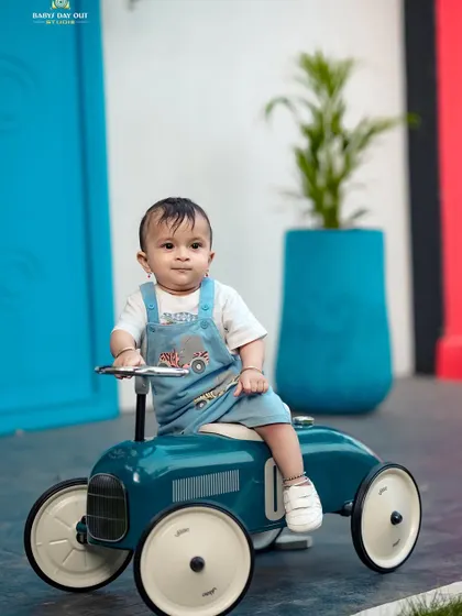 Boys and their love for cars! This little man looks so happy on his vintage-style ride-on car in our outdoor studio space.