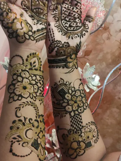 A unique floral design incorporating checkered patterns and geometric shapes for a modern twist.