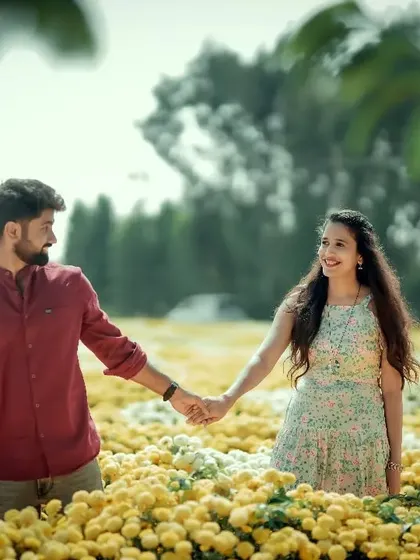 Walking through a field of flowers, hand in hand. We find beautiful natural settings for pre-wedding photography that feel both romantic and serene.