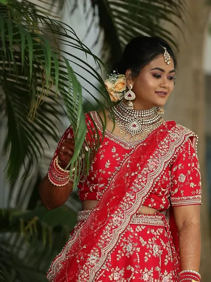 Akanksha looks stunning for her reception in this classic red lehenga. I created a soft glam makeup look with a defined eye and a neutral lip to balance the vibrant outfit and heavy jewellery.