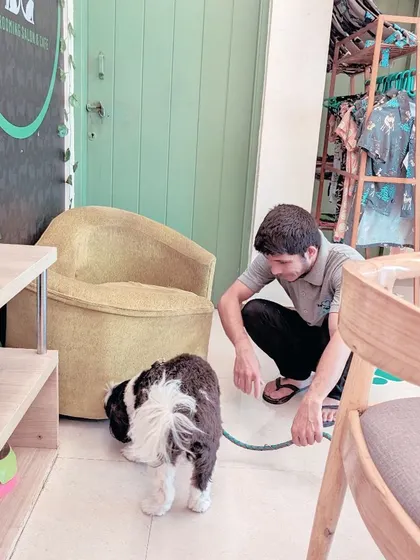 Our groomer making a new friend. We take the time to let pets get comfortable and explore the space before their grooming session begins.