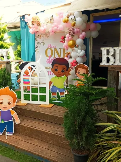 Welcoming guests to a "Miss ONEderful" Cocomelon party. The decorations start right at the entrance to build excitement from the moment guests arrive.