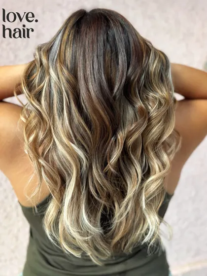 The back view of this stunning calico hair. The colors are blended so seamlessly. (No filter)