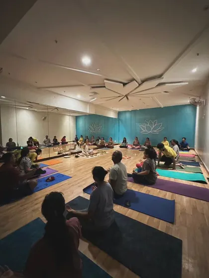 The studio is filled with a calm energy as the sound healing session begins. My goal is to guide everyone in the room toward a state of inner harmony and peace.