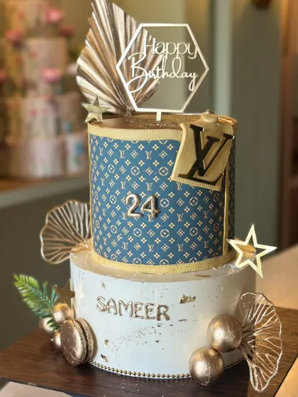 Serving couture in every bite. Our designer bag cakes, inspired by brands like Louis Vuitton and Hermès, are where high fashion meets frosting. It's luxury you can eat.