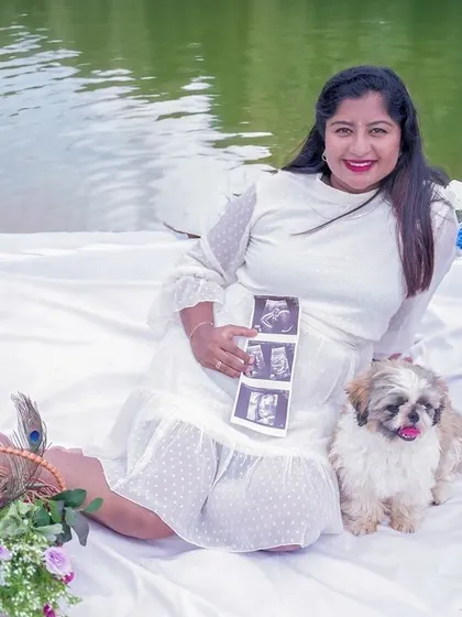 Our pets are family too. This mom-to-be wanted her adorable dog to be part of her pregnancy announcement, and the result is just heartwarming.