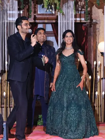 A fun, interactive moment with the couple on stage, bringing out their personalities and sharing their story with the guests.