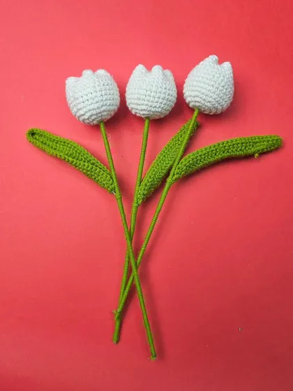A duplicate of 40, highlighting the elegant white crochet tulips.