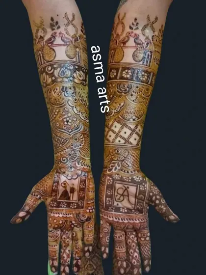 A perfect example of personalized henna, this design features a silhouette of the couple on one palm and their initial, 'A', on the other. It's a subtle yet beautiful way to celebrate your union.