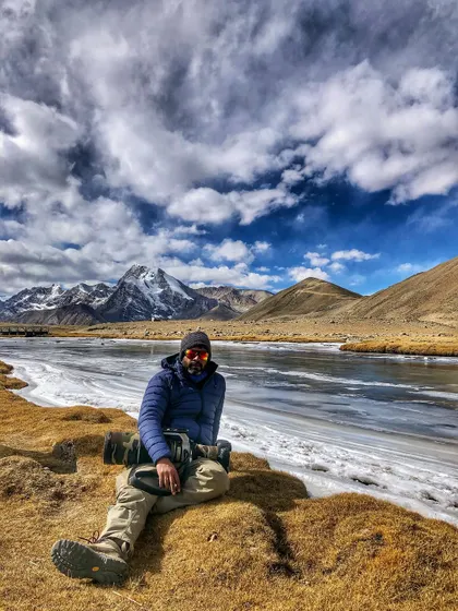 On expedition in the high-altitude landscapes of the Himalayas. My tours go beyond the usual circuits, taking you to epic locations I know intimately, whether in India or on international expeditions.
