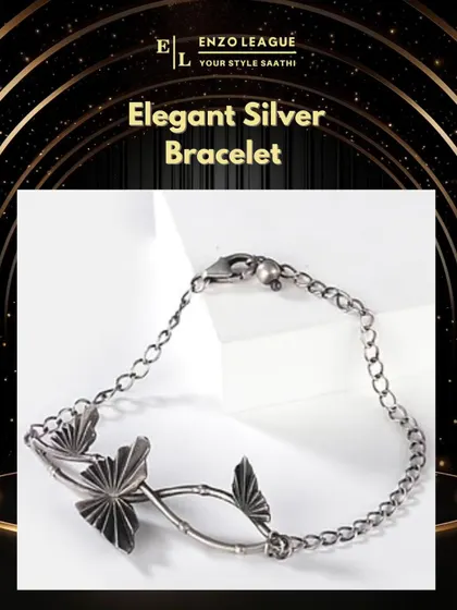 An elegant silver bracelet with a delicate design is a versatile piece that can be worn every day. It adds a subtle sparkle and refinement to any woman's wrist.