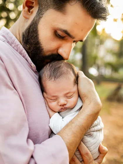 There's something magical about the golden hour light, especially when it's wrapping a new father and his baby in warmth. This tender moment, a quiet kiss on the forehead, shows the deep, instant bond that I feel so privileged to witness and photograph during my outdoor newborn sessions.