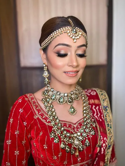 The perfect bridal portrait. Bhavika’s skin looks flawless and luminous, a key element of my signature style, ensuring she looks stunning in her wedding photos.