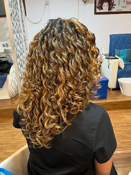 Blonde pintura highlights for Prathima's curly hair.