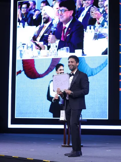 A great shot showing the cause and effect of my magic. On the bottom screen, I'm revealing a prediction, and on the top screen, you can see the exact moment it hits the audience.