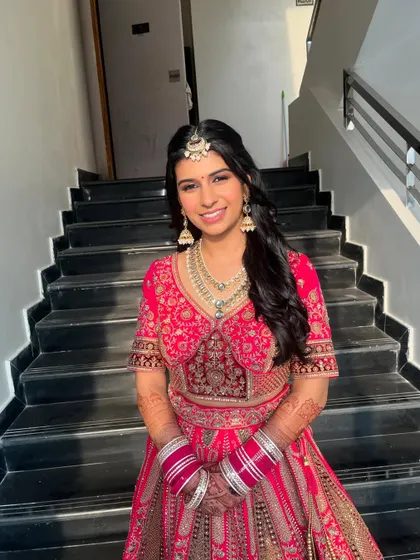 This bride wanted a minimal base with no crack lines and a soft liner. We achieved this with a fresh, weightless makeup look that complemented her beautiful pink lehenga.