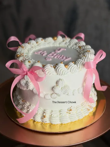Another view of the lovely white and pink Lambeth cake.