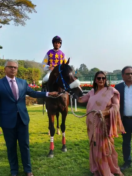 Stellantis, with jockey P. Trevor, after winning the memorial trophy.