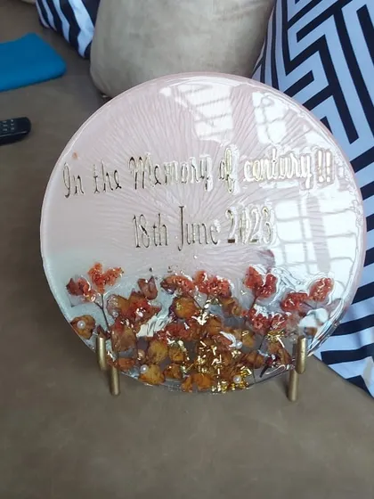 A final look at the memorial plaque, a piece I made with a lot of care and respect. Creating art that helps people remember and heal is a very meaningful part of my work.