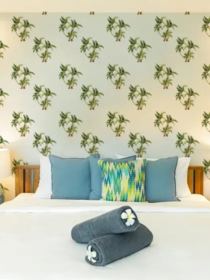 Our Group of Palm Trees wall stickers create a serene and tropical backdrop in this bedroom. The design is perfect for creating a peaceful and relaxing retreat.